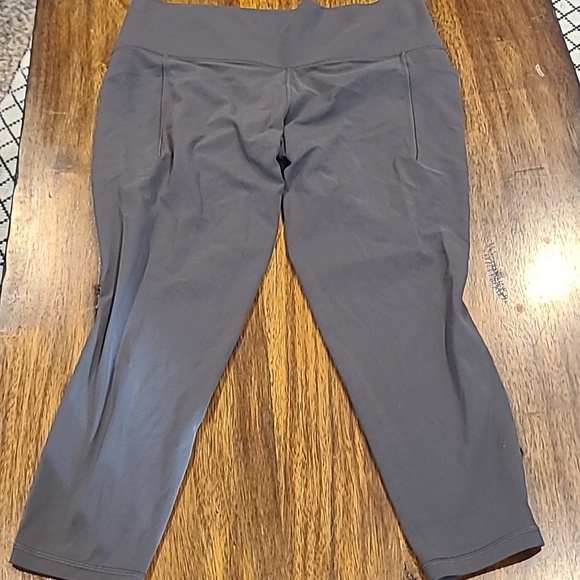 Athleta Pants - Athleta Salutation Stash 7/8 Tight Leggings Size Xl